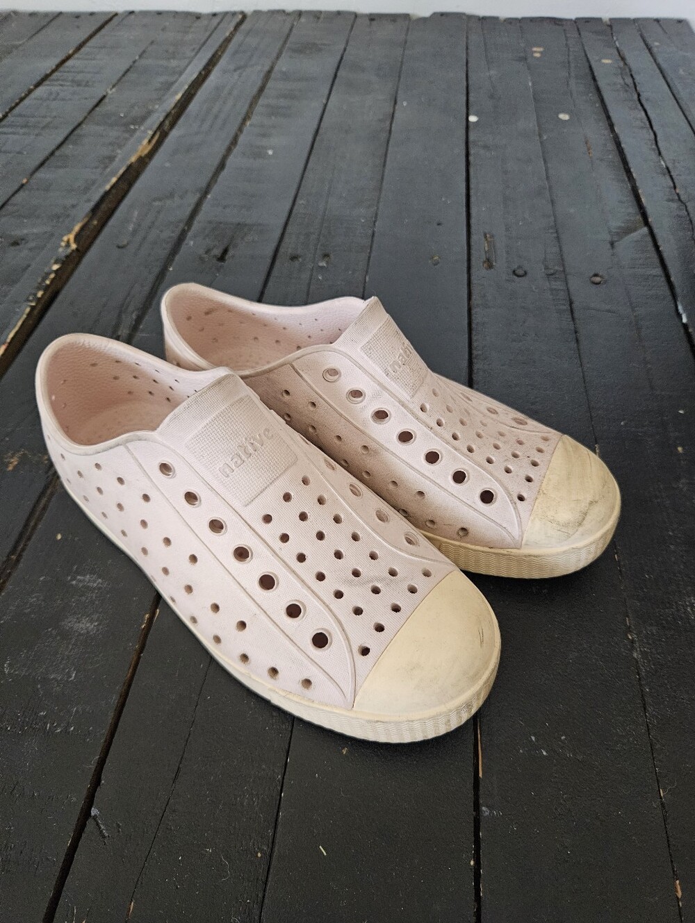 Native Jefferson Slip-On Shoes in Light Pink Girls Juniors 1 Rubber Water